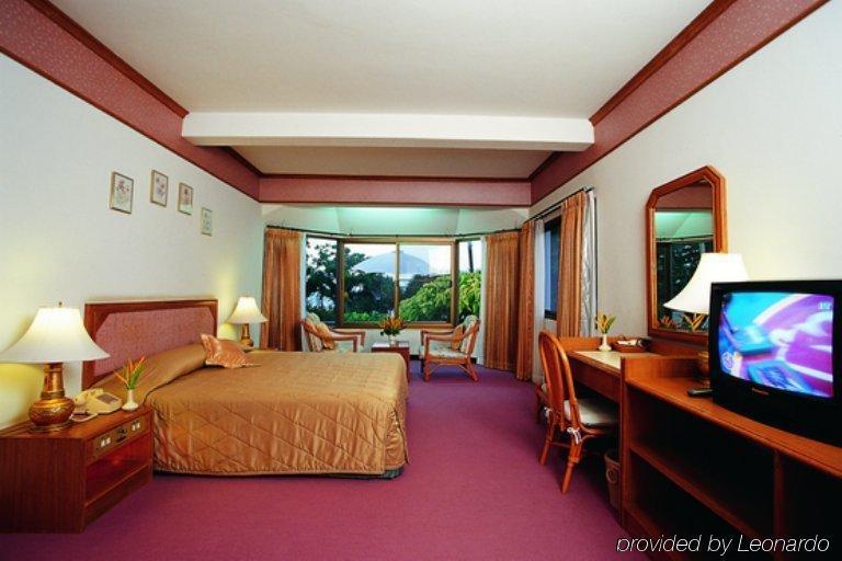 Palmeraie Beach Hotel, Rayong Ban Ang Exterior photo