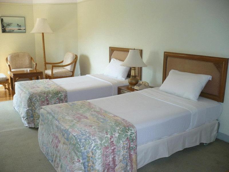 Palmeraie Beach Hotel, Rayong Ban Ang Exterior photo